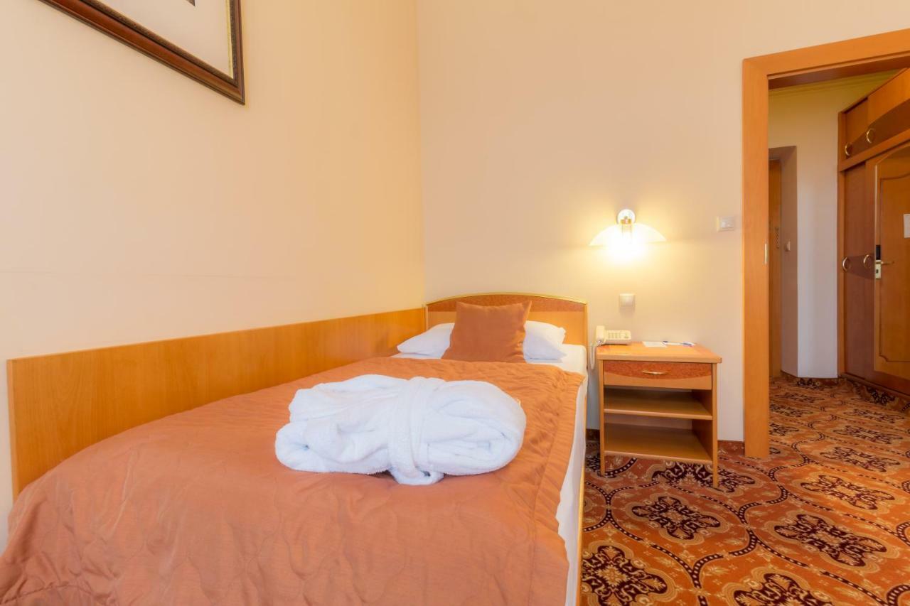 Hotel Ensana Hvězda - Imperiál - Neapol Mariánské Lázně Exteriér fotografie
